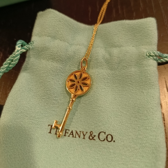 Authetic Tiffany 18k Yellow Gold and Diamond Daisy Key Pendant 1.5" - Picture 2 of 8